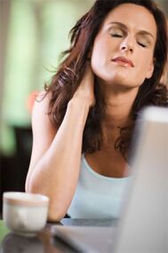 Hals Schmerz wéinst Osteochondrose