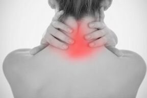 Péng an der Gebärmutterkierper wéinst Osteochondrose