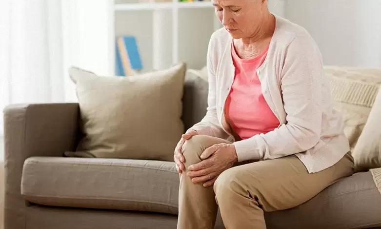 Arthrosis vun de Gelenker bei enger eelerer Fra